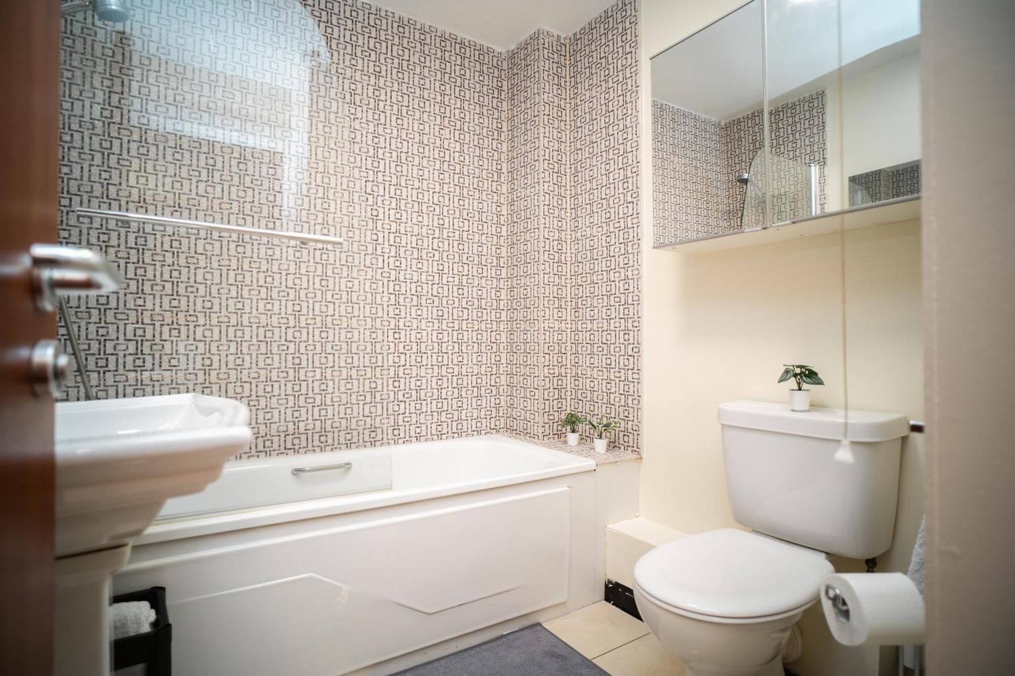 Central Duplex Apartment In Belfast City Centre Екстер'єр фото
